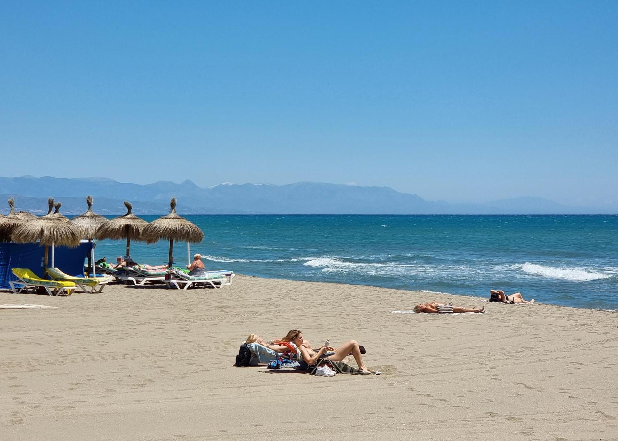 Tinoko Apartament In La Carihuela Beach Торремолинос Экстерьер фото