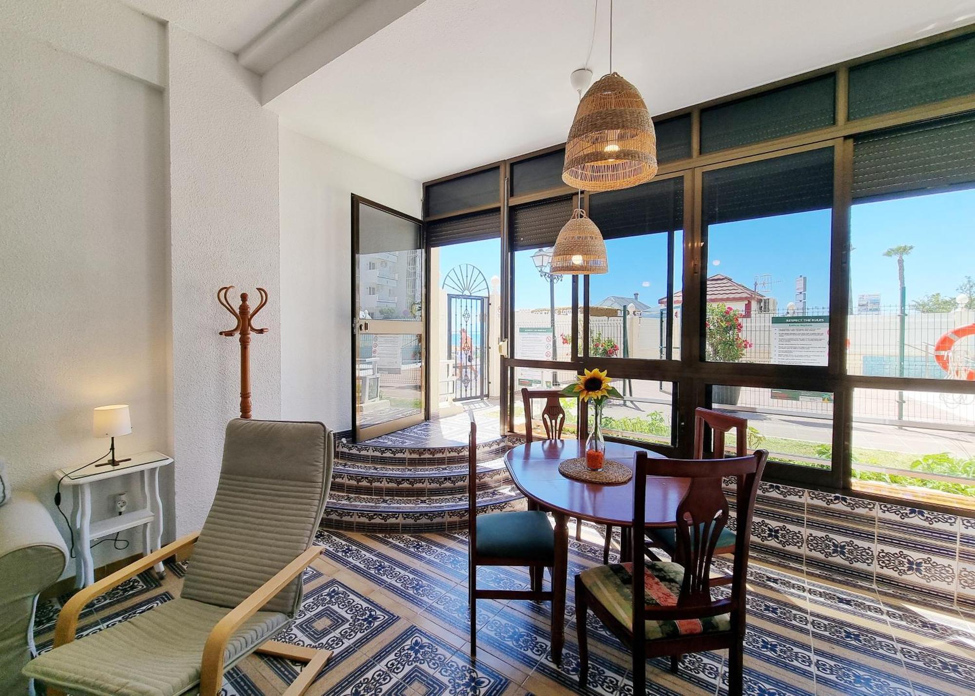Tinoko Apartament In La Carihuela Beach Торремолинос Экстерьер фото