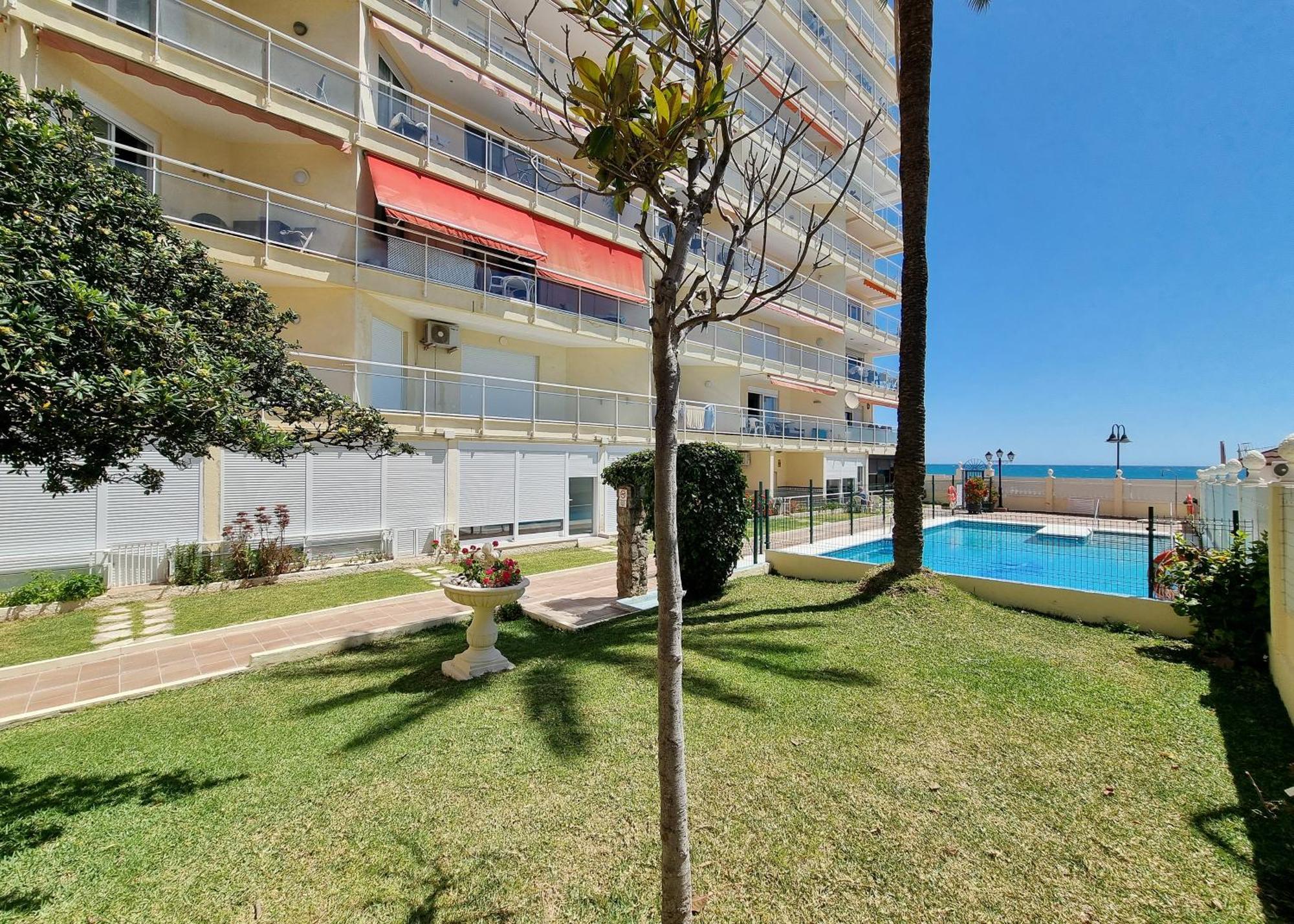Tinoko Apartament In La Carihuela Beach Торремолинос Экстерьер фото