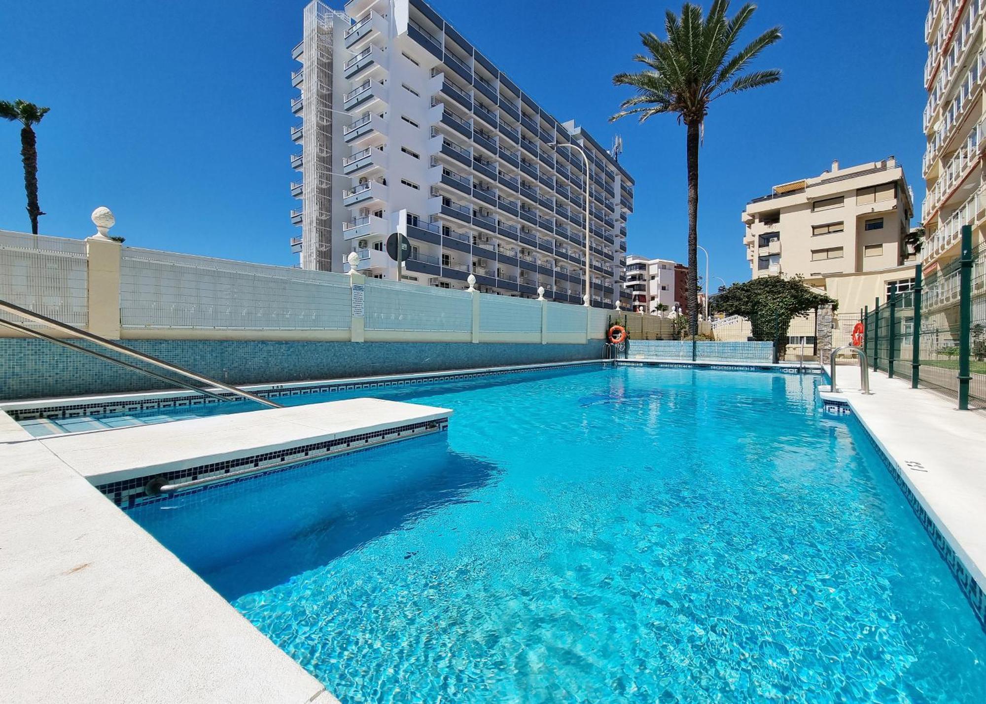 Tinoko Apartament In La Carihuela Beach Торремолинос Экстерьер фото